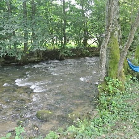Chalet By The River วาลิอุก ภายนอก รูปภาพ