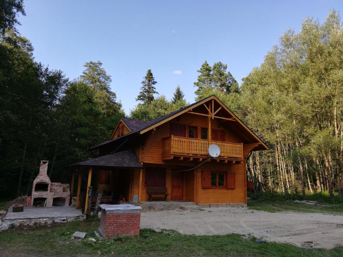 Chalet By The River วาลิอุก ภายนอก รูปภาพ