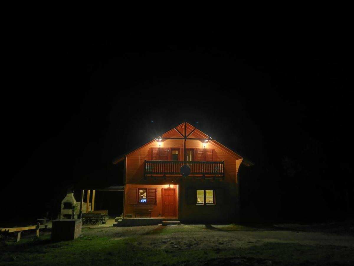 Chalet By The River วาลิอุก ภายนอก รูปภาพ
