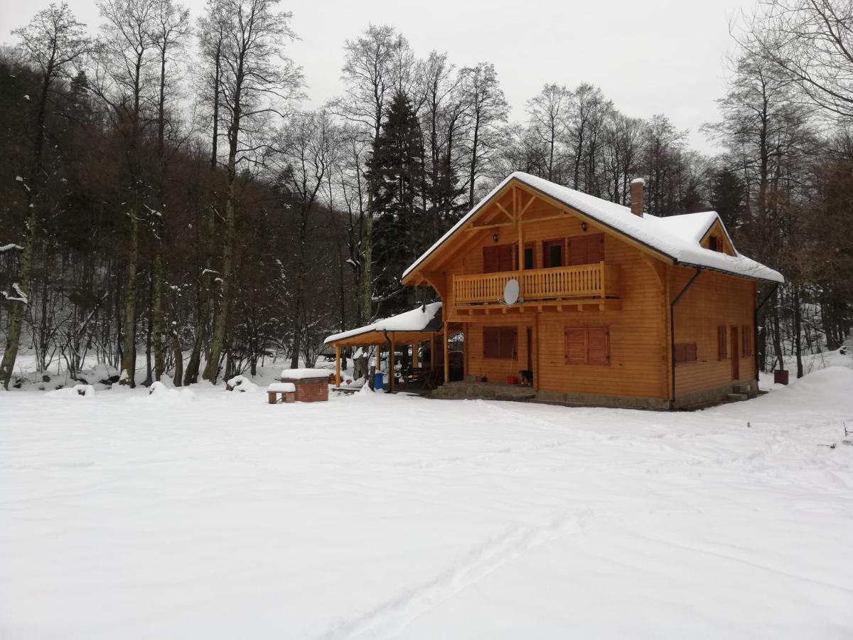 Chalet By The River วาลิอุก ภายนอก รูปภาพ