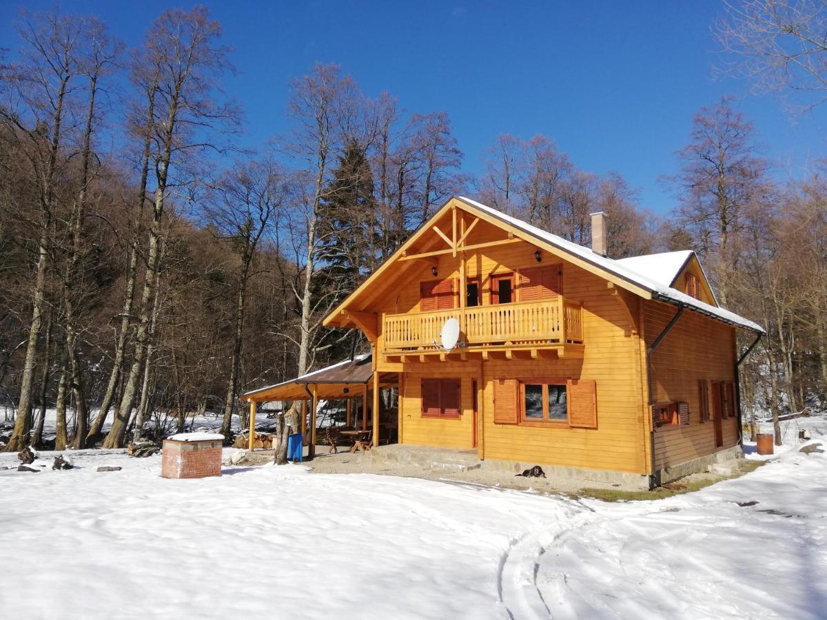 Chalet By The River วาลิอุก ภายนอก รูปภาพ
