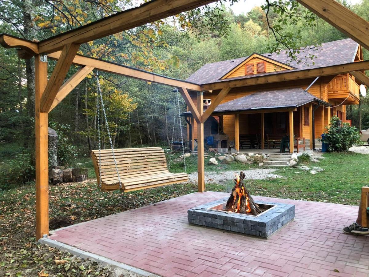 Chalet By The River วาลิอุก ภายนอก รูปภาพ