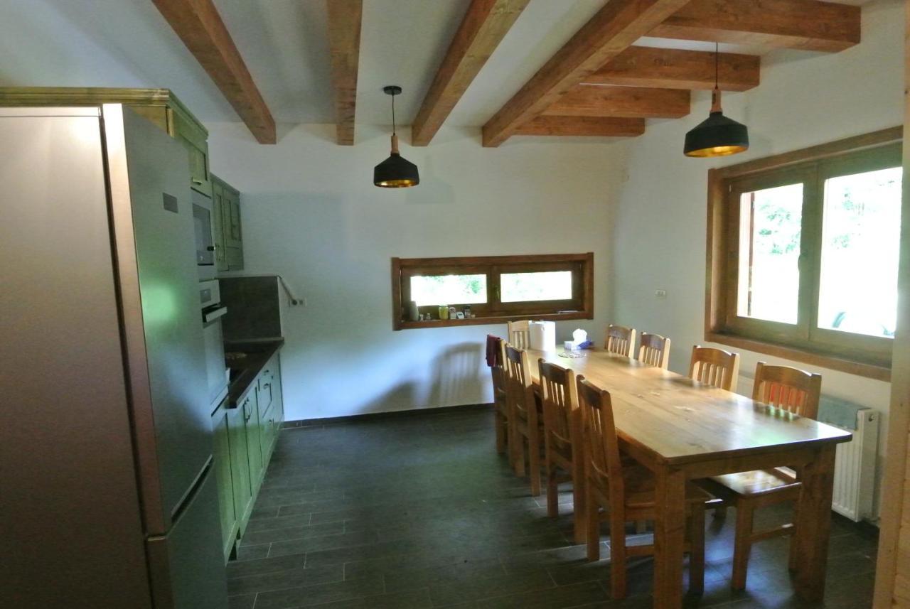 Chalet By The River วาลิอุก ภายนอก รูปภาพ