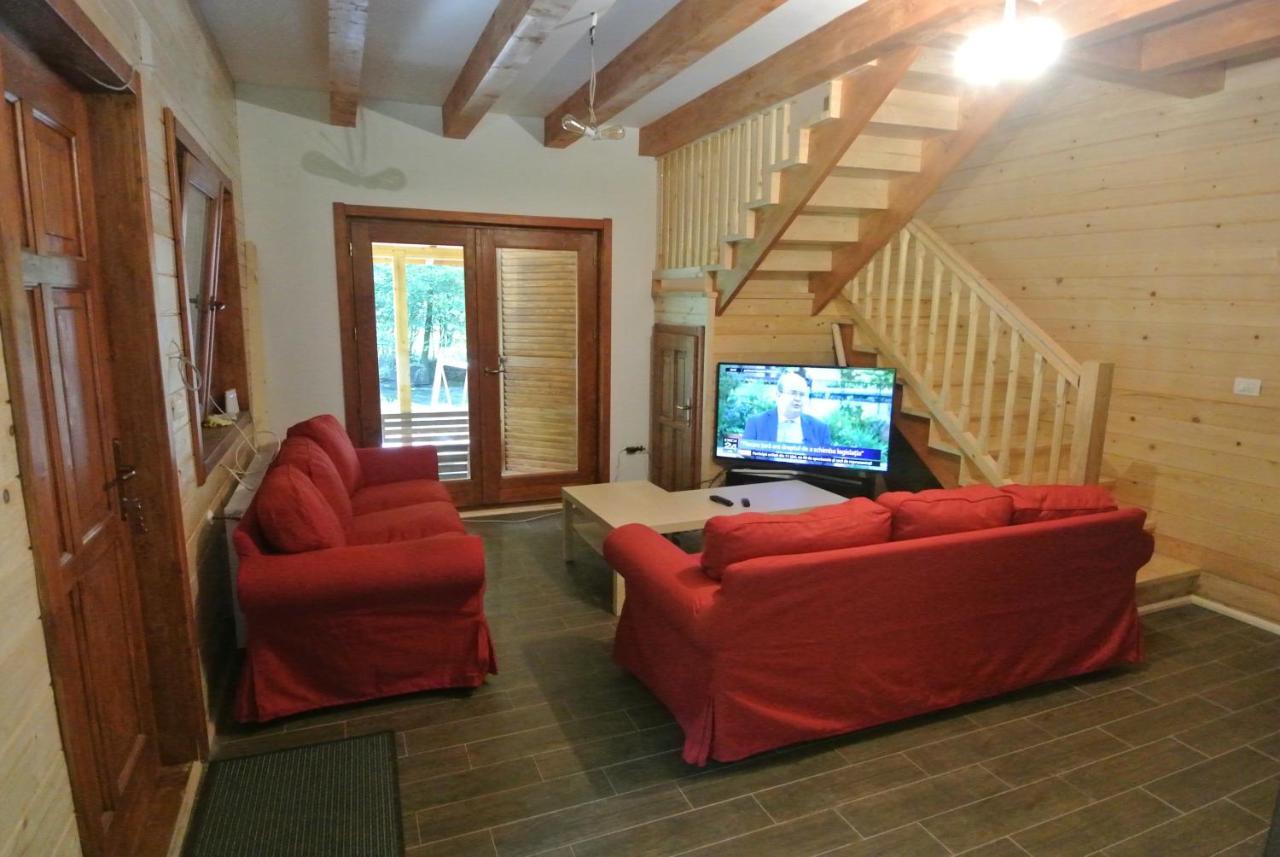 Chalet By The River วาลิอุก ภายนอก รูปภาพ