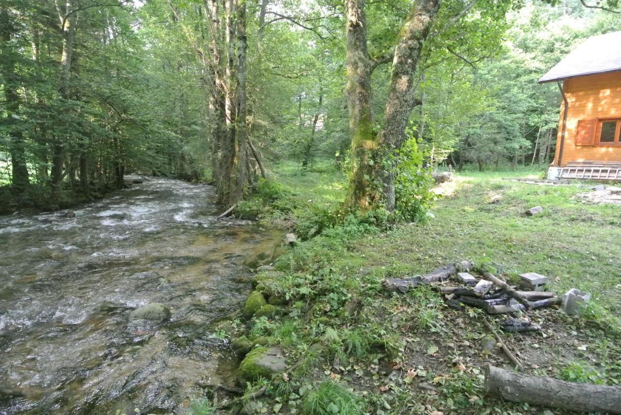Chalet By The River วาลิอุก ภายนอก รูปภาพ