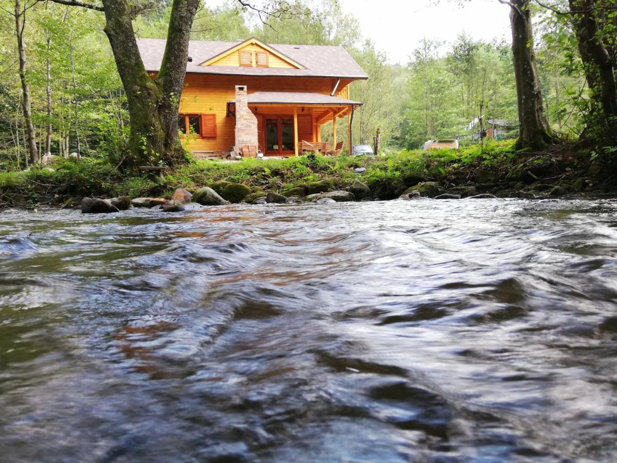 Chalet By The River วาลิอุก ภายนอก รูปภาพ