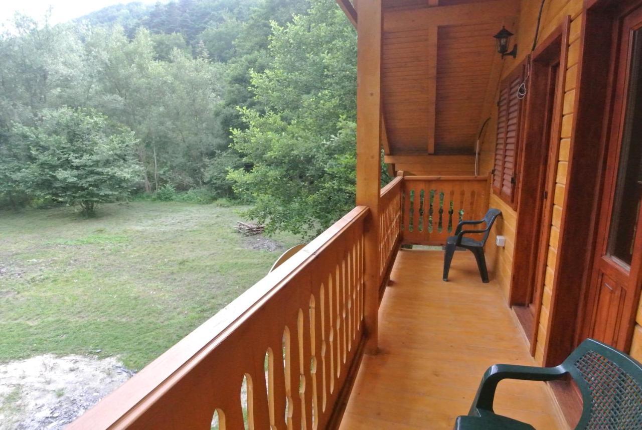 Chalet By The River วาลิอุก ภายนอก รูปภาพ